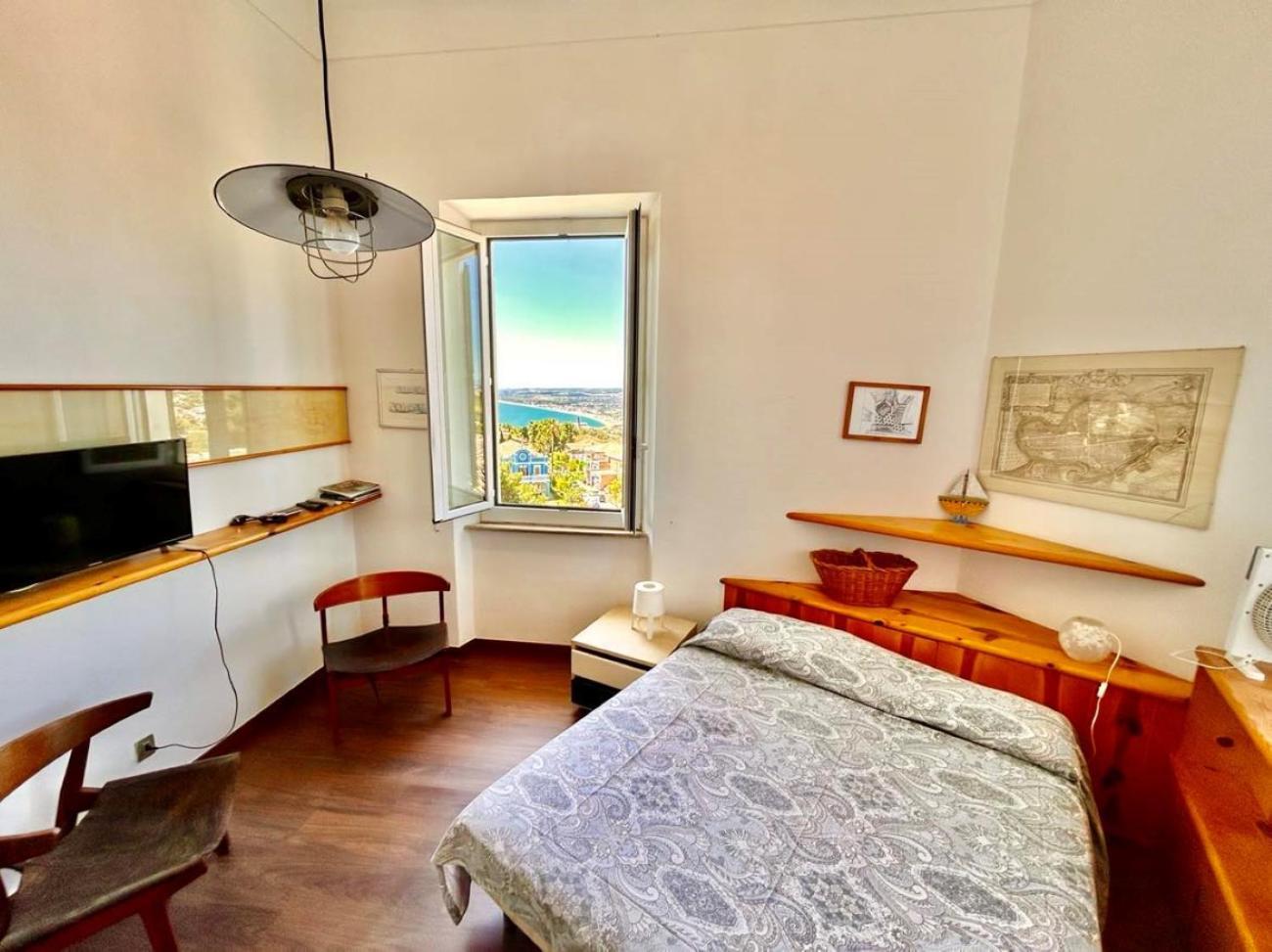 Paulis - Semiattico In Pieno Centro A Sirolo, Con Meravigliosa Vista Mare Apartment Luaran gambar