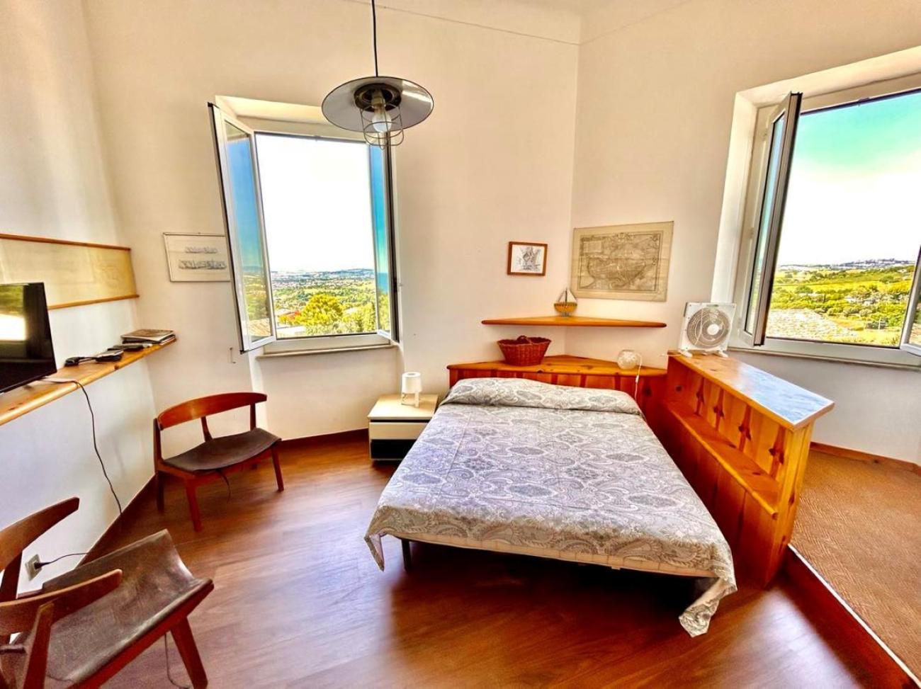 Paulis - Semiattico In Pieno Centro A Sirolo, Con Meravigliosa Vista Mare Apartment Luaran gambar